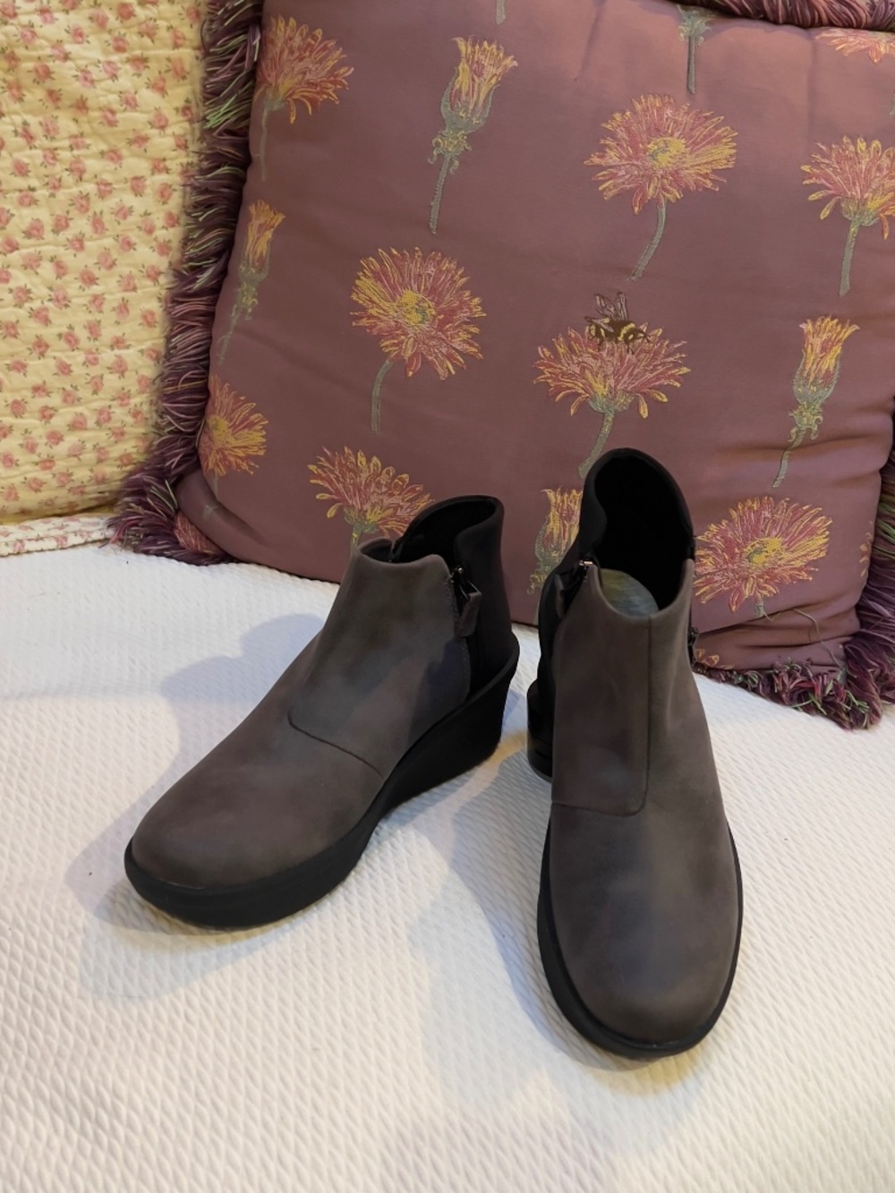 Clarks Cloudstepper Dark Gray Step Rose Up Ankle Boot, Size 7M, wedge